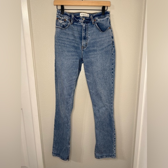 Abercrombie Curve Love High Rise Vent Hem Jeans Size 27/4R - Picture 2 of 10